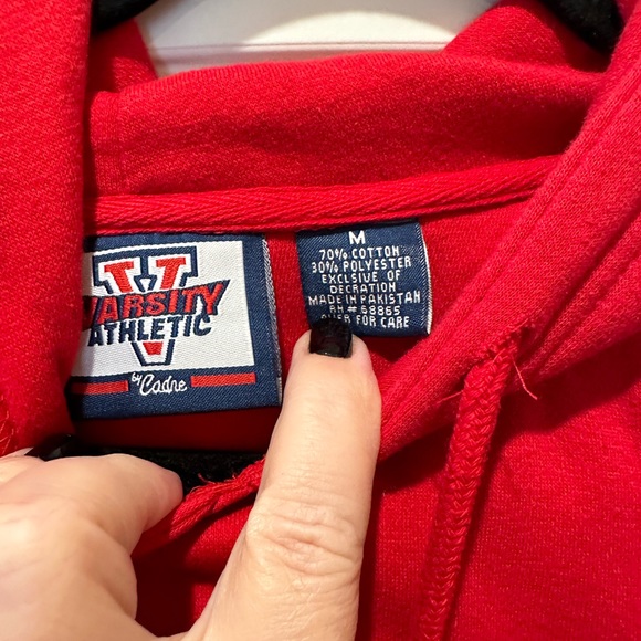 OHIO STATE VARSITY ATHLETIC MEN’S EMBROIDERED HOODIE.  SIZE MEDIUM - Picture 3 of 4